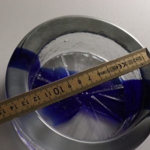 Skål, troligen gjuten kristallglas, ca 14cm i diameter