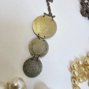 Vintage smyckeskollektion – En skattkista av tidlös elegans