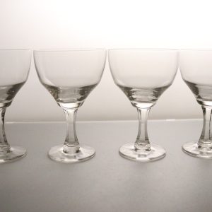 4st glas, små mikronagg förekommer