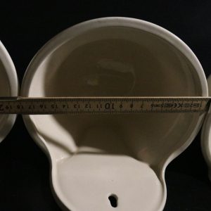Set med 4 dekorativa keramiska väggkrukor – tidlös elegans