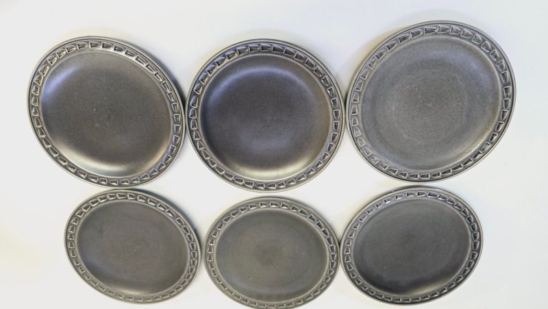 Set om 6 Bo Fajans-assietter i Grått – Vintage Svensk Keramik, 20 cm