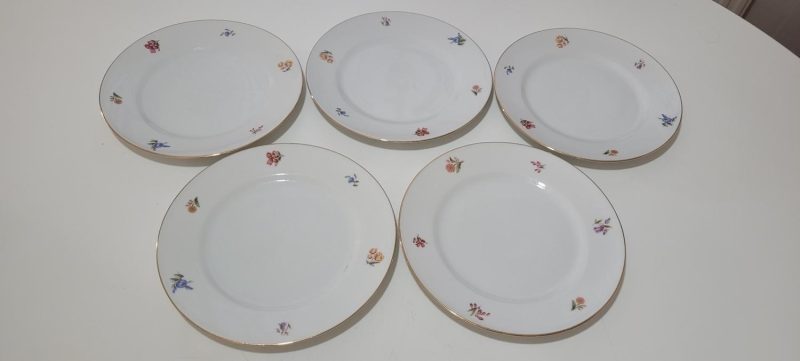 5st förrättstallrikar, Rörstand , dekor Blommor med förgylld kant. 472