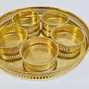 Elegant serveringsset med bricka och underlägg
