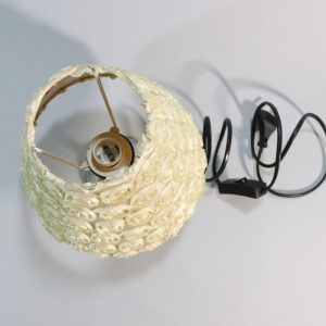 Bordslampa med lampskärm