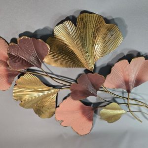 Väggskulptur från MIO. Metall, Bredd 62 cm, höjd 90 cm - Ginkgo Biloba bladgren