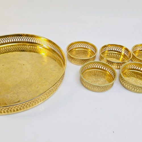 Elegant serveringsset med bricka och underlägg