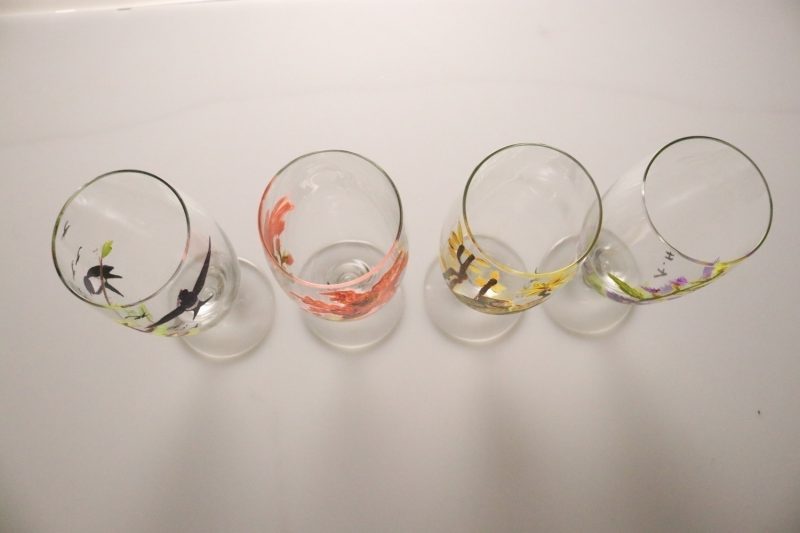 4st handmålade vinglas, signerade A.H
