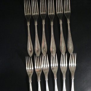 Exklusivt Set av Antika Gafflar - Prima Nysilver med Elegant Monogram