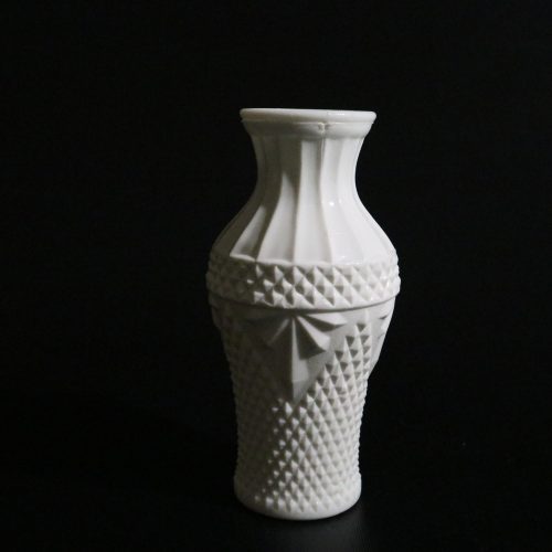 Vintage Vas i Opalinglas/Mjölkglas – Made in Taiwan