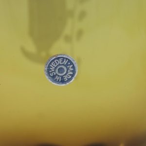 VAS, i färgat glas med etsad dekor -  25,5cm hög