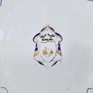 Kinesisk exportporslin armoriell middagstallrik, vapenporslin, cirka 1800