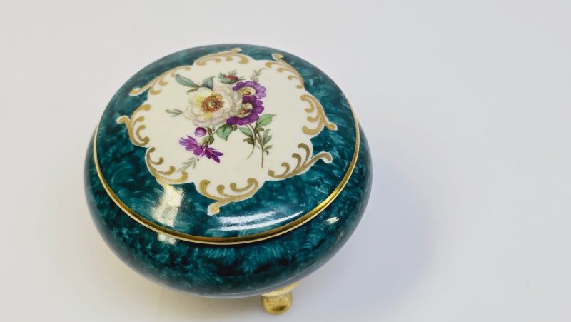 Elegant liten porslinsburk med handmålade blommor från Royal Porzellan Bavaria
