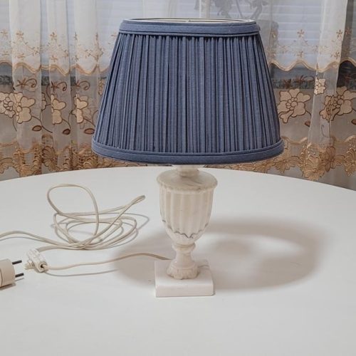 Bordslampa, Alabaster med blå skärm