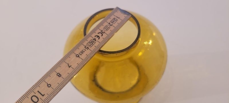Kupol till oljelampa, gul färgat glas
