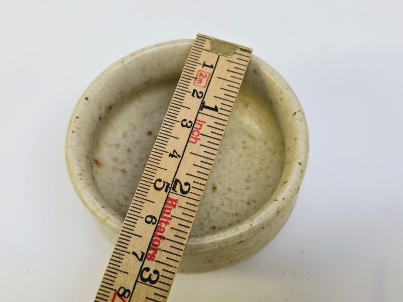 Handgjord keramisk skål, 4 cm hög