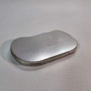 Miniräknare i plåtask