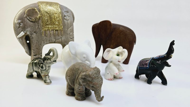 Samling av Dekorativa Elefantfigurer – Unik Blandning i Olika Material