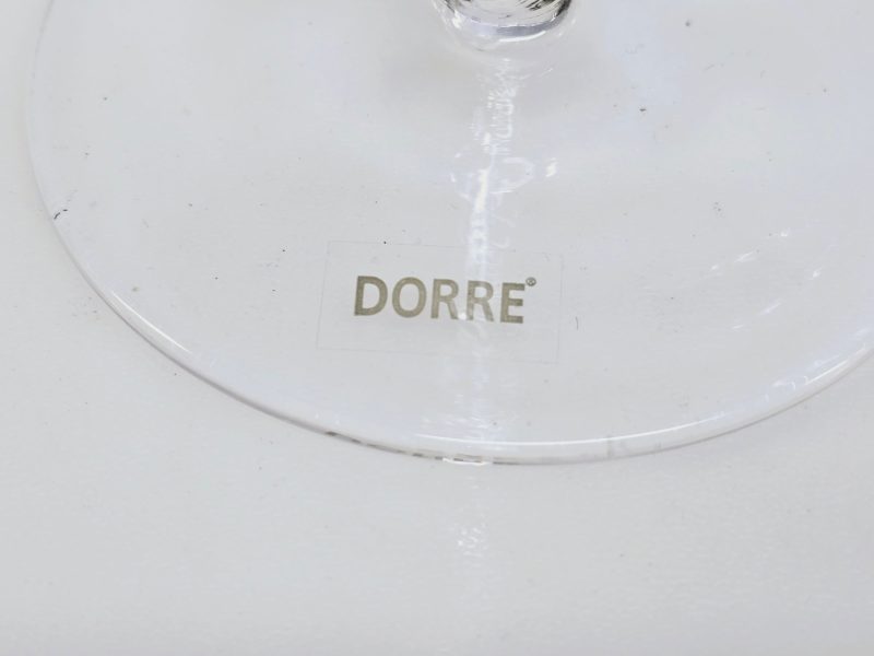 Set med två eleganta ljusstakar från Dorre – tidlös design i glas och metall
