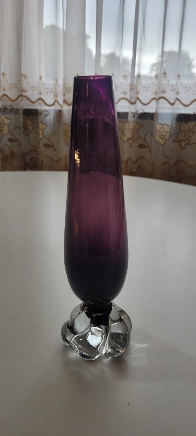 Vas, lila med klumpfot i klar glas, retro, Vintage