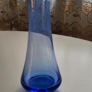 Vas i blå glas