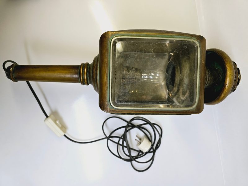 Vintage lanternformad bordslampa i mässing – Rustik och unik design