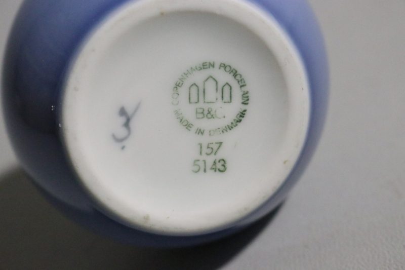 Elegant Vas från B & G Danmark – Liljekonvaljmotiv