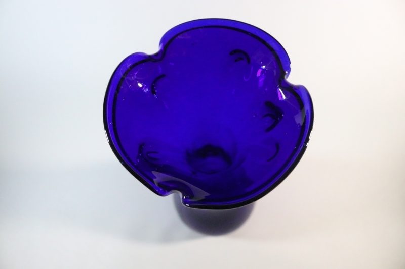 Trumpetvas, koboltblå, troligen från polsk glasbruk - 34cm