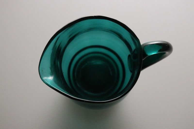Kanna i grönt / Teal färgat glas