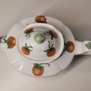 Vacker handmålad Tekanna, jordgubbar