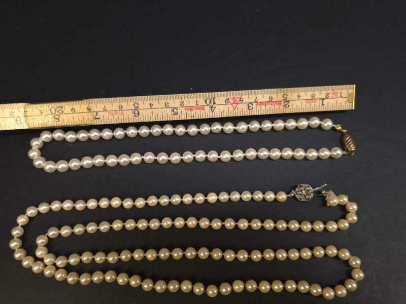 Klassiska Pärlhalsband med Silverlänk – Elegans och Tidlös Skönhet