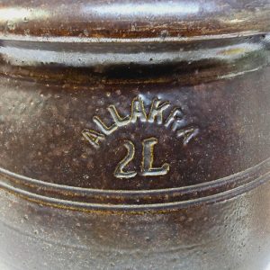 Wallåkra-krus 2L – Saltglaserad stengods i klassisk design