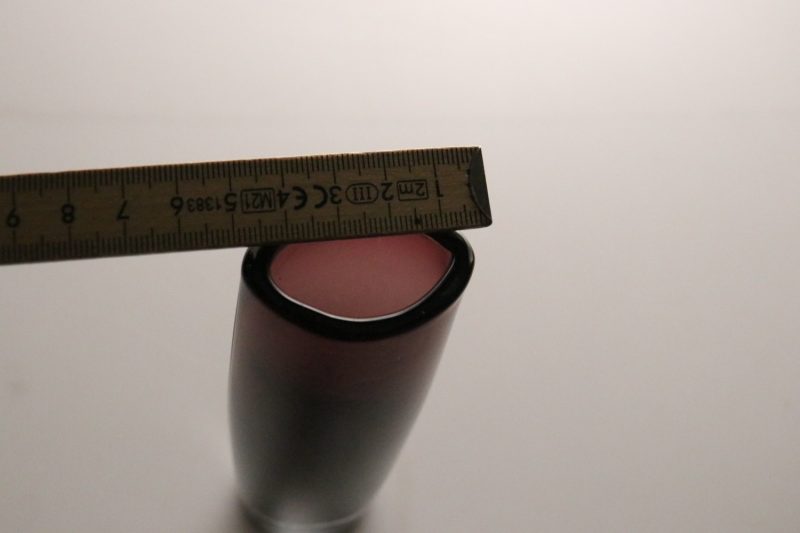 Elegant vas i rubinrött glas – 20 cm hög