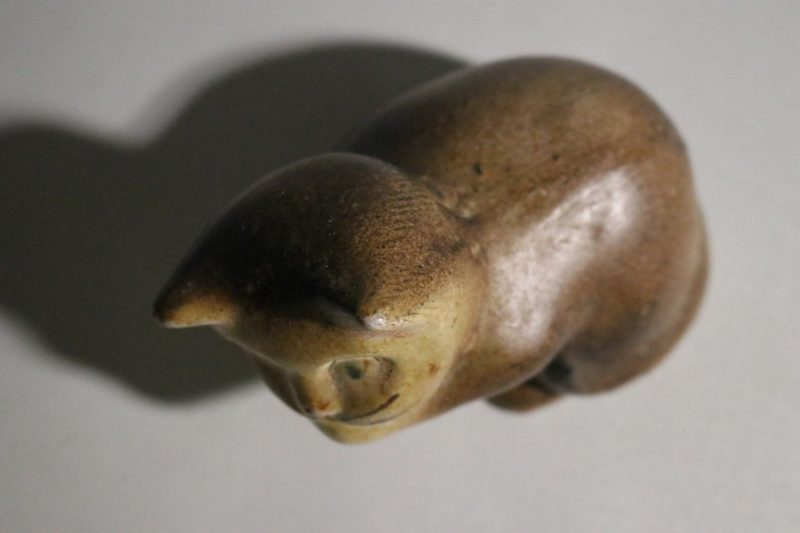 Charmig kattfigur – Gabriel Keramik, handmålad svensk design