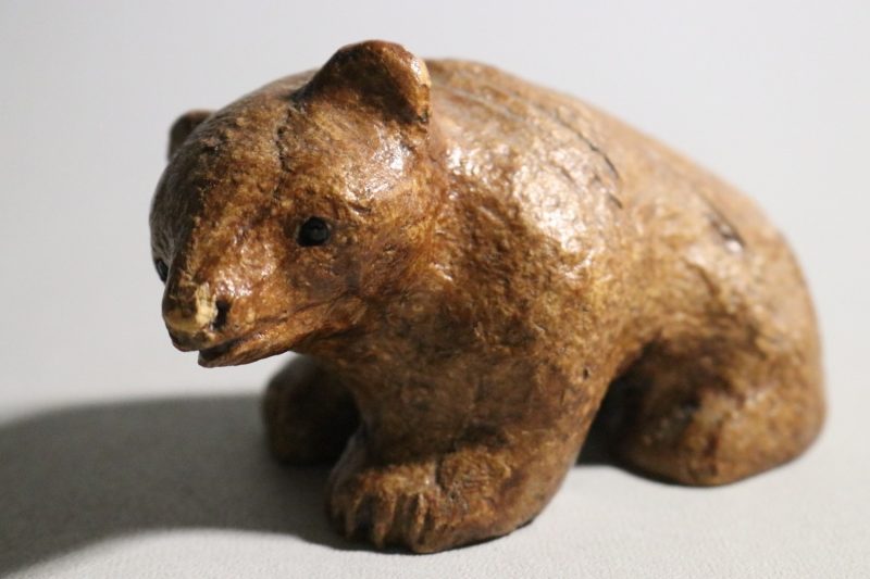 Handgjord Skulptur av Björn – Rustik och Detaljrik, 12 cm