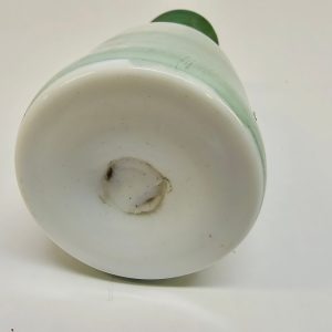 Handmålad Mjölkglasvas – 21 cm, Elegant och Unik