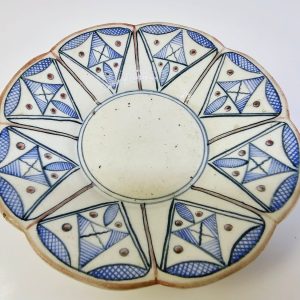 Antik handmålad skål i orientaliskt porslin – unik design