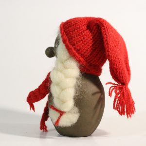 Charmig handgjord tomte från Jette Nissen, Danmark – 11,5 cm hög