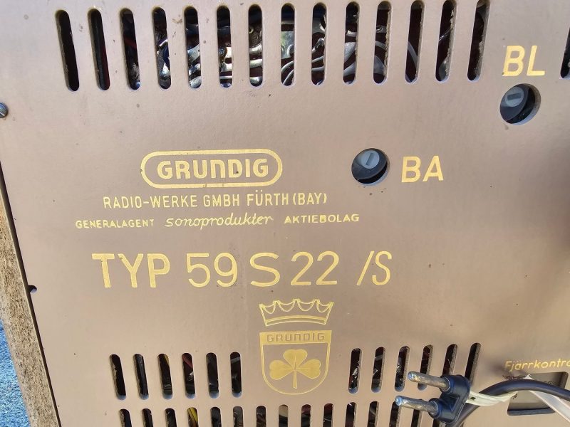 TV-Möbel, Grundig