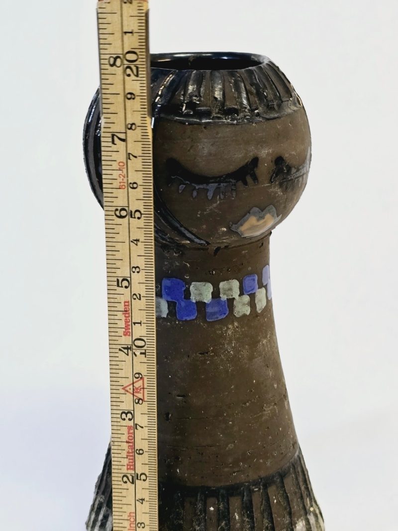 Handgjord Vas från Kloster Keramik Ystad – Charmig Skandinavisk Design, 20 cm