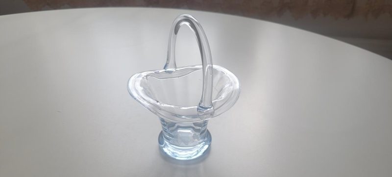 Skål i form av en korg, glas