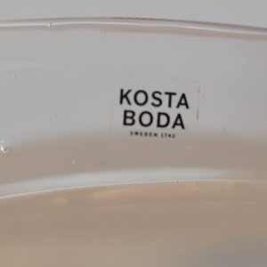 Kosta Boda fat ”Contrast”?, troligen av Anna Ehrner. D=37cm