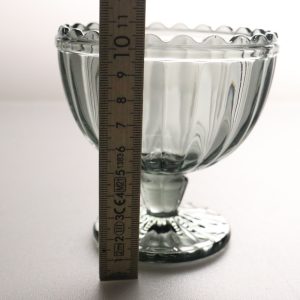 Skål på fot, glas, rökfärgat glas