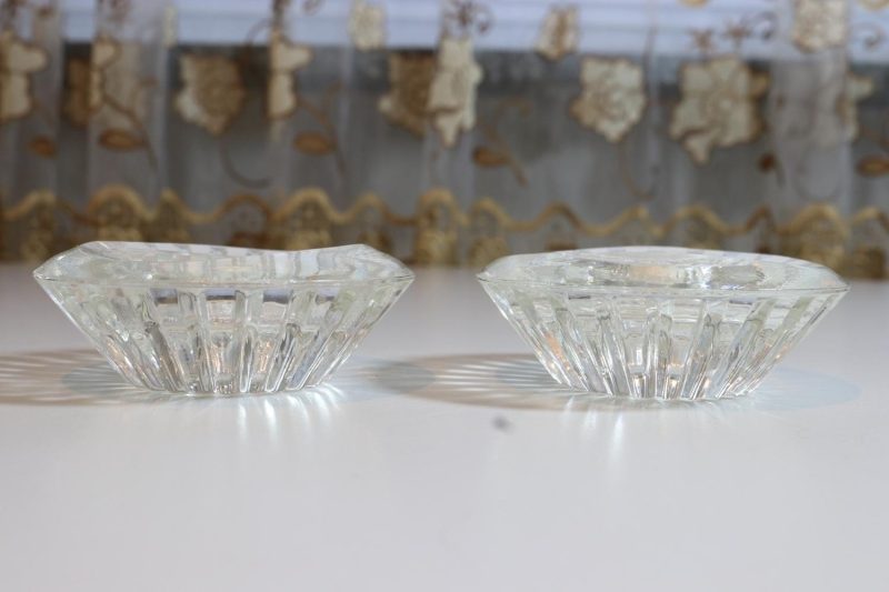 2st bordsljusstakar, glas