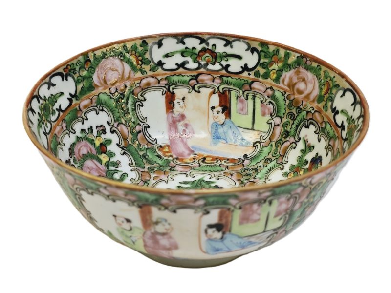 Antik kinesisk skål i klassisk Rose Medallion-stil
