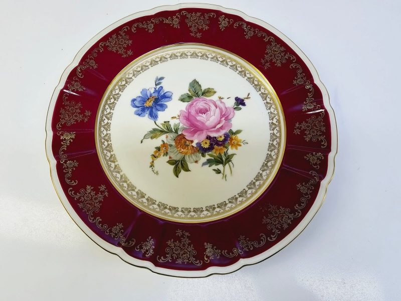 Elegant Vintage-Tallrik från Oscar Schlegelmilch – Ett Tidlöst Samlarobjekt