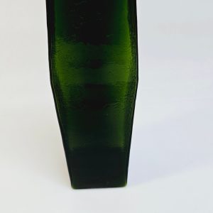 Grön Retrovas i Glas – Stilren och Unik Design