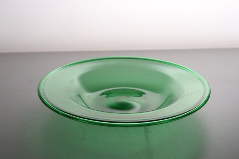 Elegant grön glasskål – Vintage charm i stilren design