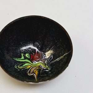 Unikt handgjort miniatyr skål i metall – charmig detalj för hemmet