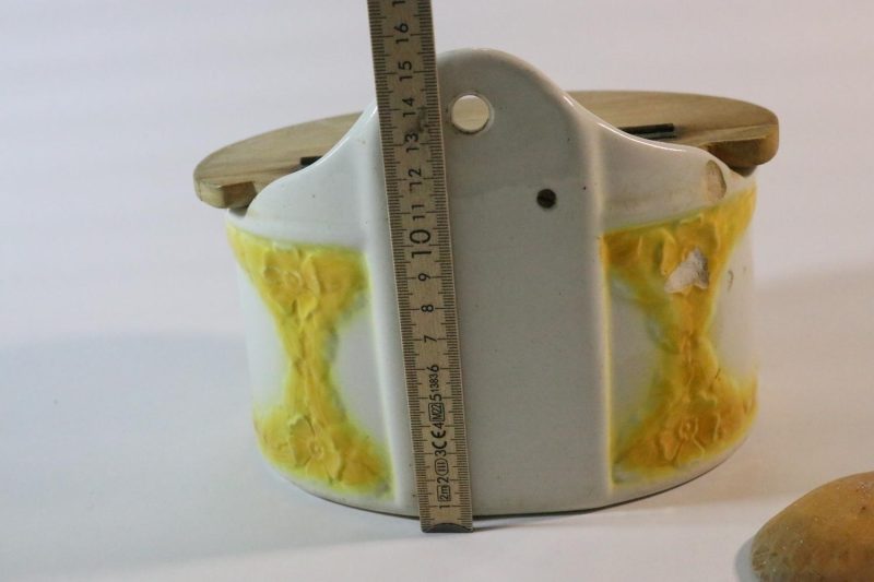 Äldre mjölskäppa Gustavsberg. Längd 19,5 cm. Höjd 11 cm (inkl. lock).