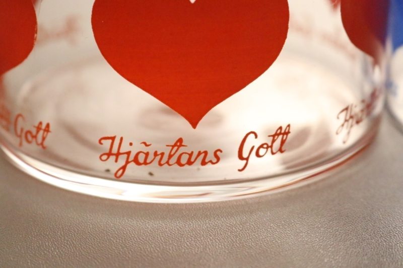 2 st burkar i glas med korklock, "Hjärtans gott", SEA glasbruk